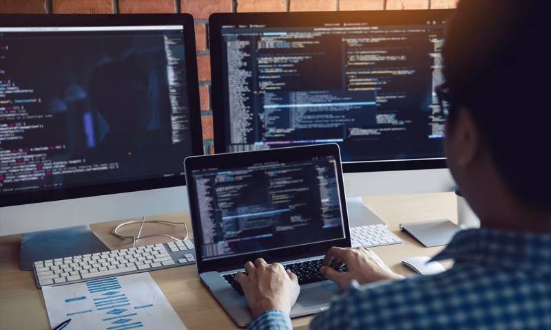数据科学选型:R与Python如何赋能荣昌网站建设?
